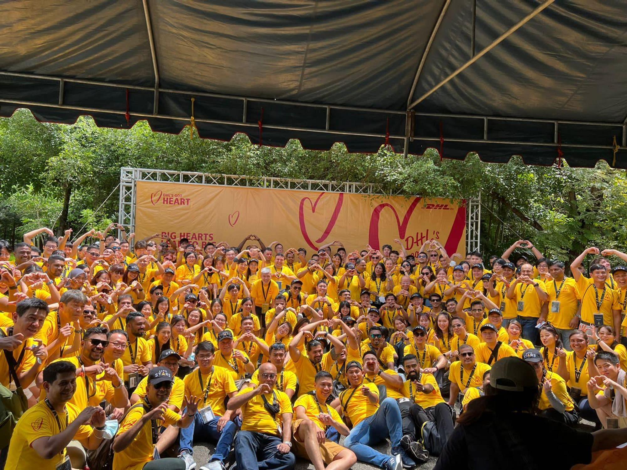 DHL (1)
